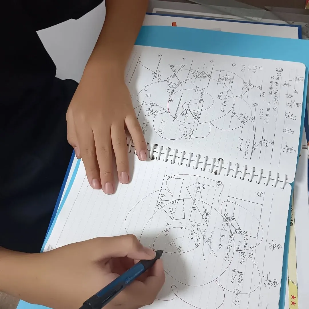 関数や図形などなど数学は音楽ととても深い関係があります。