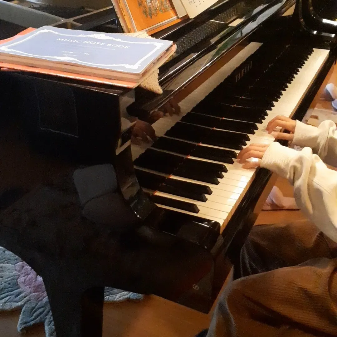 クリスマスにぴったりの曲を３人で連弾しました🎀🎵🎁