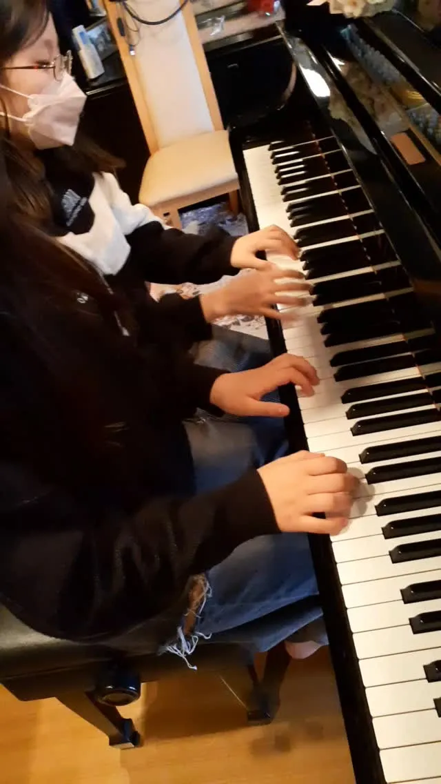 二人一緒に、指の練習をしました🎵💖🎶